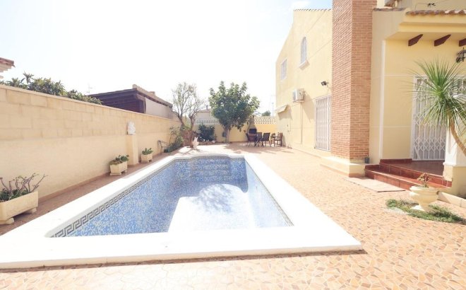 Resale - Villa -
Orihuela Costa - Costa Blanca