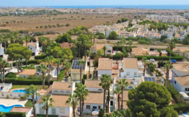 Resale - Villa -
Orihuela Costa - Costa Blanca