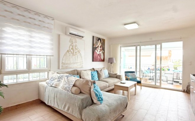 Resale - Villa -
Orihuela Costa - Costa Blanca