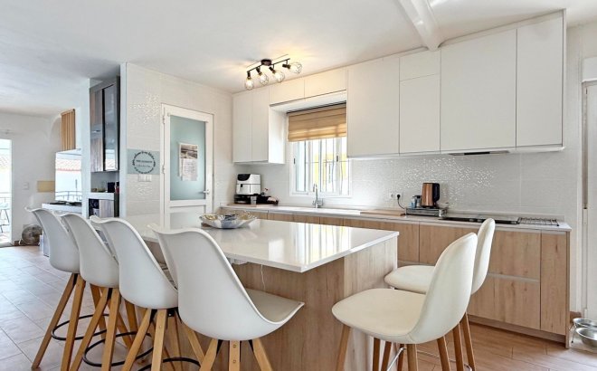 Resale - Villa -
Orihuela Costa - Costa Blanca