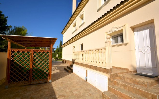 Resale - Villa -
Orihuela Costa - Costa Blanca