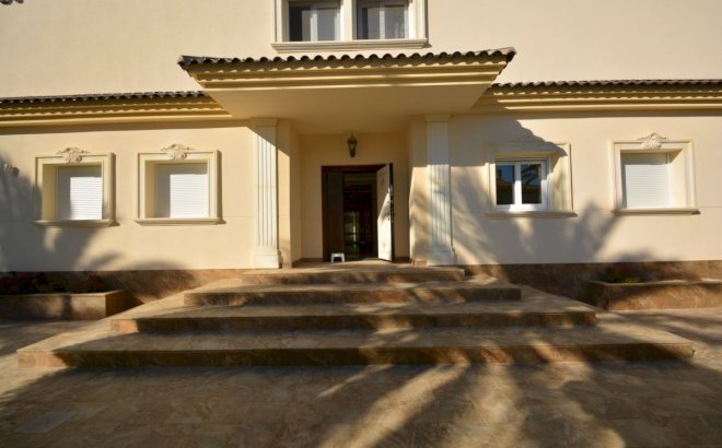 Resale - Villa -
Orihuela Costa - Costa Blanca