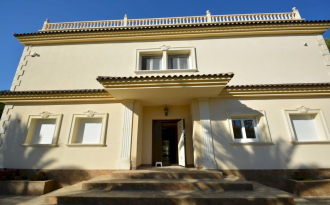 Resale - Villa -
Orihuela Costa - Costa Blanca