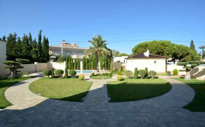 Resale - Villa -
Orihuela Costa - Costa Blanca