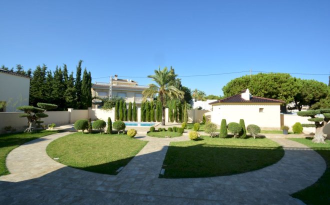 Resale - Villa -
Orihuela Costa - Costa Blanca