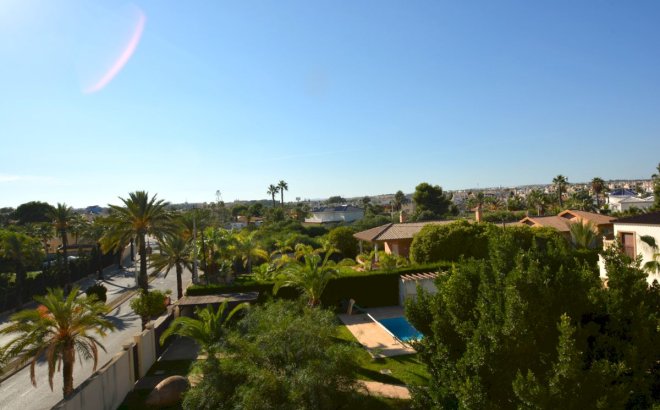 Resale - Villa -
Orihuela Costa - Costa Blanca