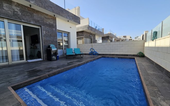 Revente - Villa -
Villamartin - Costa Blanca