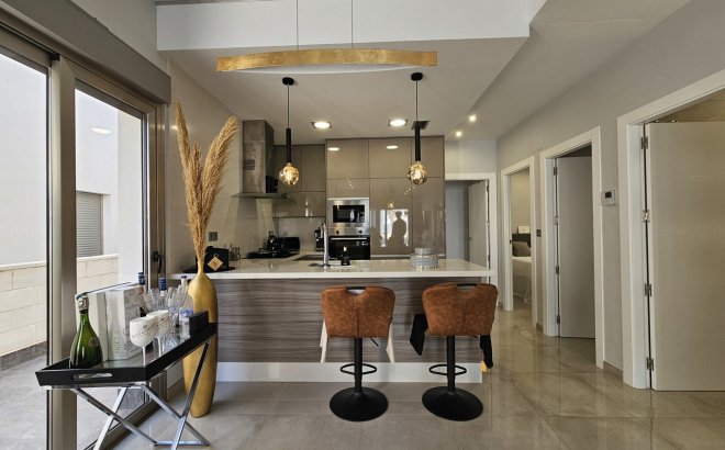 Revente - Villa -
Villamartin - Costa Blanca