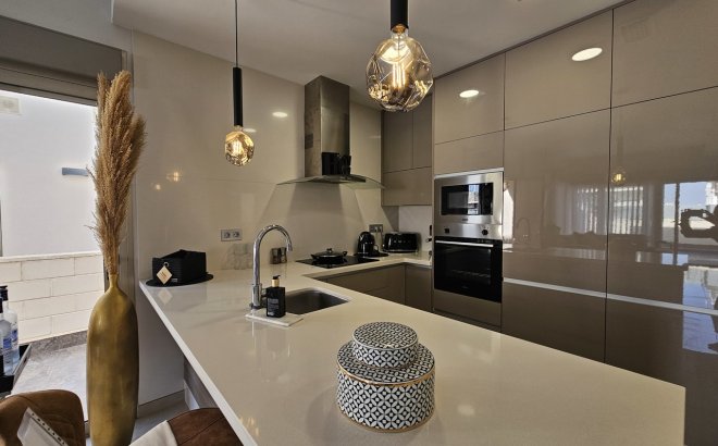 Revente - Villa -
Villamartin - Costa Blanca