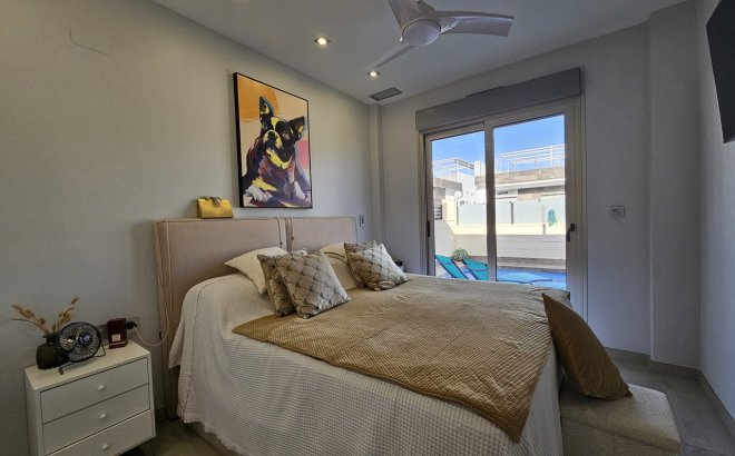 Revente - Villa -
Villamartin - Costa Blanca