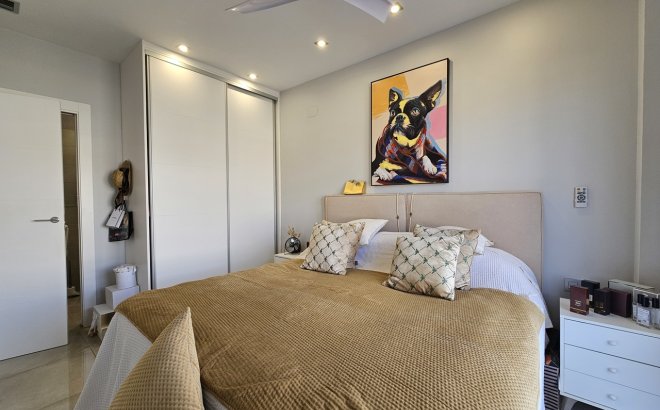 Revente - Villa -
Villamartin - Costa Blanca