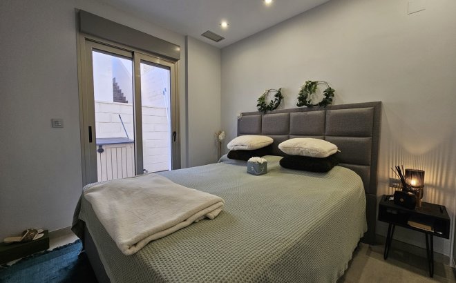 Revente - Villa -
Villamartin - Costa Blanca