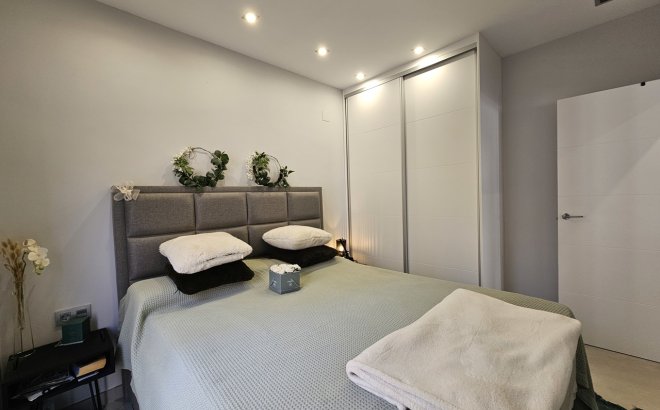 Revente - Villa -
Villamartin - Costa Blanca