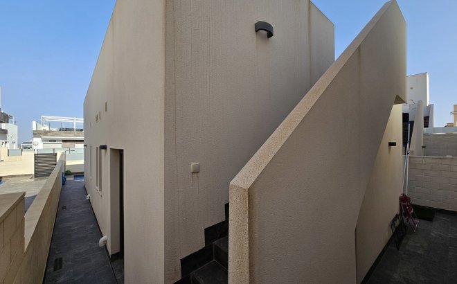 Revente - Villa -
Villamartin - Costa Blanca