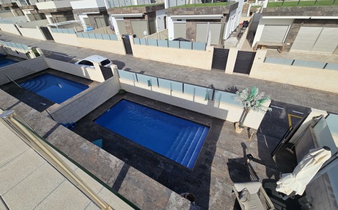 Revente - Villa -
Villamartin - Costa Blanca