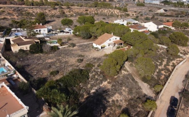 Resale - Villa -
Orihuela Costa - Costa Blanca