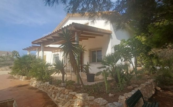 Resale - Villa -
Orihuela Costa - Costa Blanca