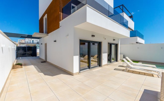 Resale - Villa -
Torre de la Horadada - Costa Blanca