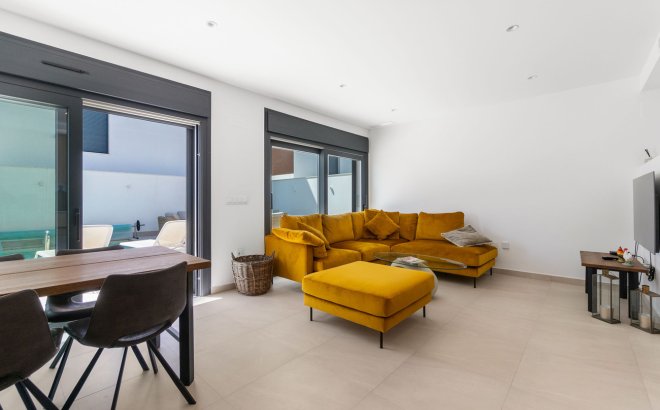 Resale - Villa -
Torre de la Horadada - Costa Blanca