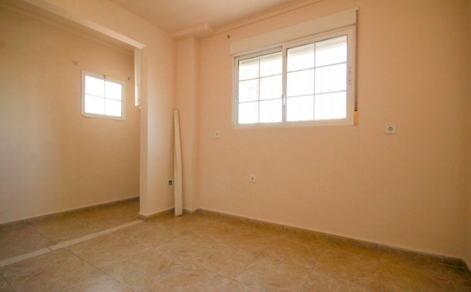 Herverkoop - Villa -
La Zenia - Costa Blanca