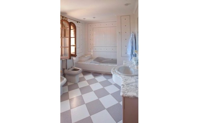 Resale - Villa -
Orihuela Costa - Costa Blanca