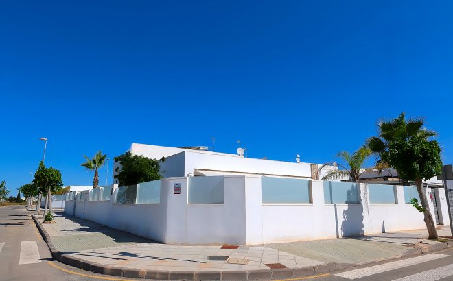 Resale - Villa -
Pilar de la Horadada - Costa Blanca
