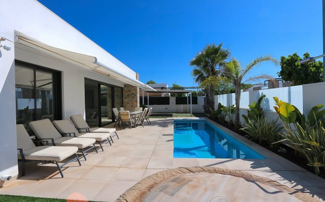 Resale - Villa -
Pilar de la Horadada - Costa Blanca