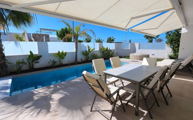 Resale - Villa -
Pilar de la Horadada - Costa Blanca