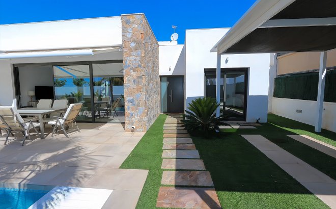 Resale - Villa -
Pilar de la Horadada - Costa Blanca