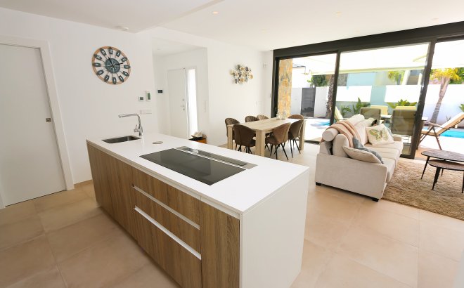 Resale - Villa -
Pilar de la Horadada - Costa Blanca