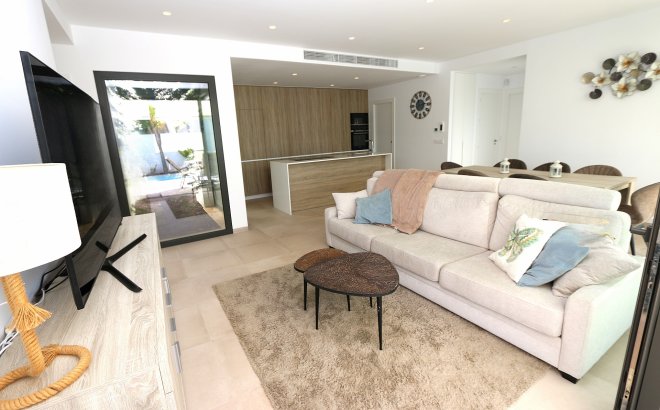 Resale - Villa -
Pilar de la Horadada - Costa Blanca