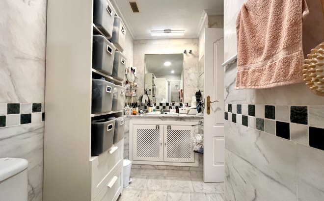 Revente - Appartement -
Villamartin - Costa Blanca