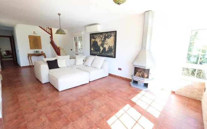 Resale - Villa -
Orihuela Costa - Costa Blanca