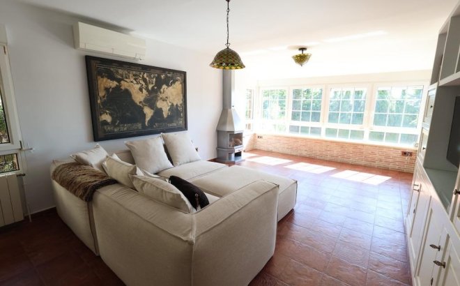 Resale - Villa -
Orihuela Costa - Costa Blanca