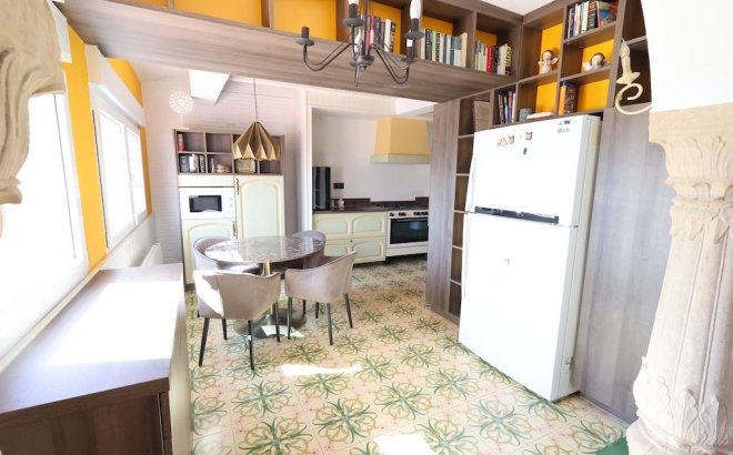 Resale - Villa -
Orihuela Costa - Costa Blanca