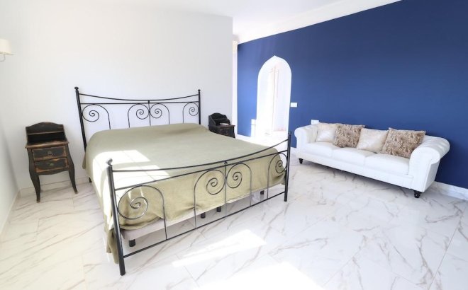 Resale - Villa -
Orihuela Costa - Costa Blanca