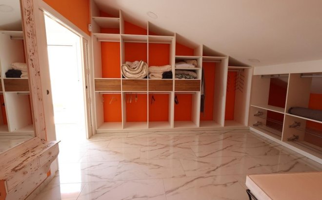 Resale - Villa -
Orihuela Costa - Costa Blanca