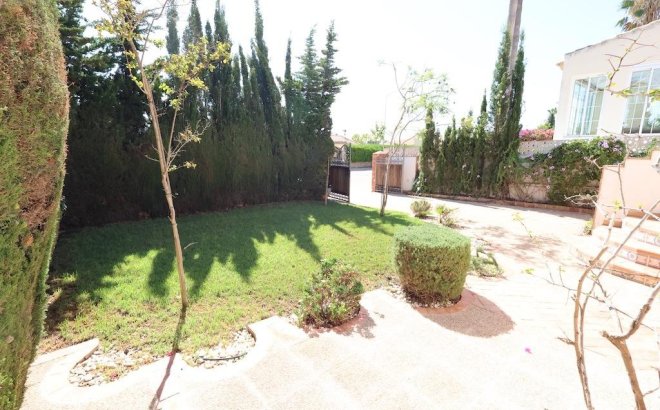 Resale - Villa -
Orihuela Costa - Costa Blanca