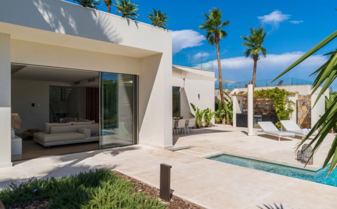 Resale - Villa -
San Miguel de Salinas - Inland