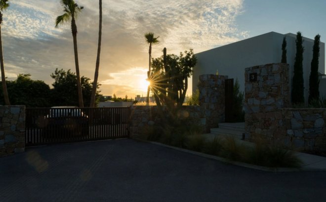 Resale - Villa -
San Miguel de Salinas - Inland