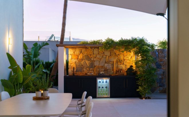 Resale - Villa -
San Miguel de Salinas - Inland