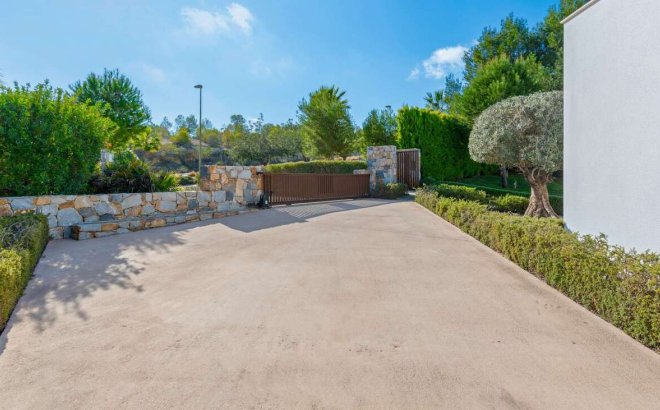 Resale - Villa -
Orihuela Costa - Costa Blanca