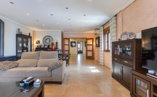 Resale - Villa -
Los Montesinos - Costa Blanca