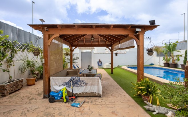 Resale - Villa -
Los Montesinos - Costa Blanca