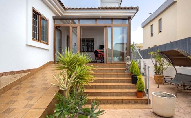 Resale - Villa -
Los Montesinos - Costa Blanca