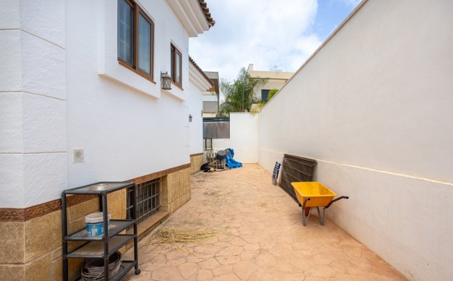 Resale - Villa -
Los Montesinos - Costa Blanca