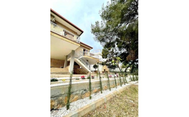 Resale - Villa -
Orihuela Costa - Campoamor