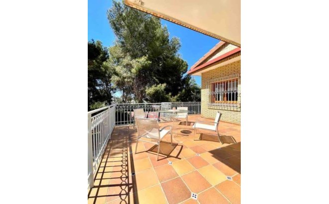 Resale - Villa -
Orihuela Costa - Campoamor