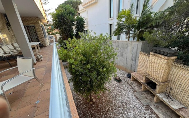 Resale - Villa -
Orihuela Costa - Campoamor