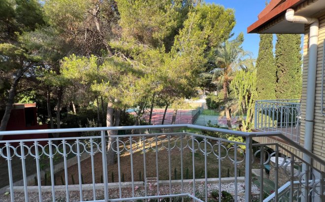 Resale - Villa -
Orihuela Costa - Campoamor